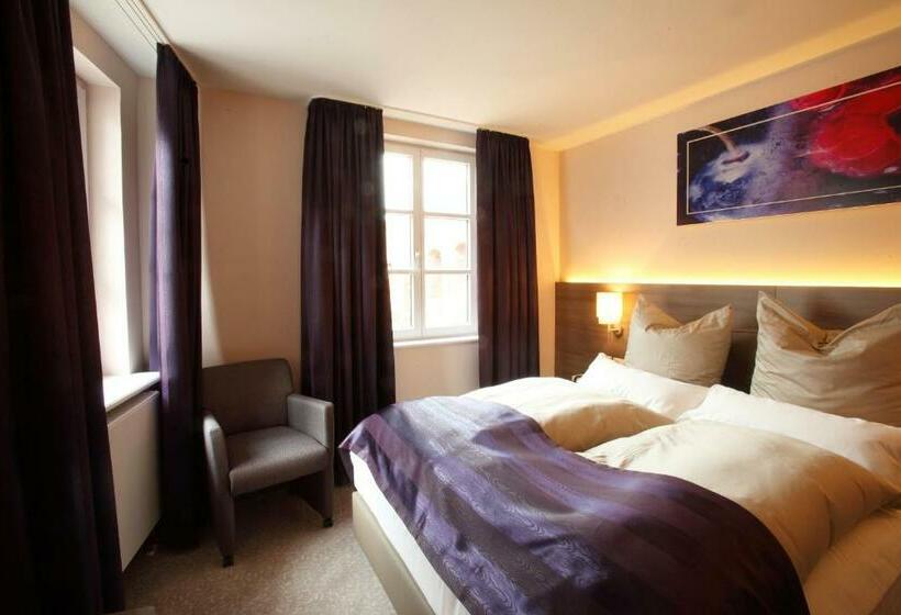 Номер Стандарт, Mainchateau