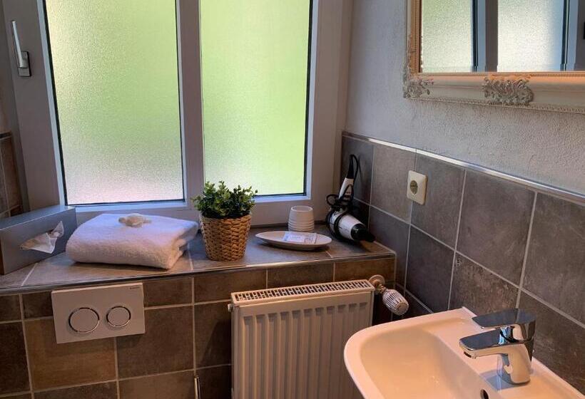 اتاق عادی, Moselland Hotel Im Enderttal Zum Onkel Willi