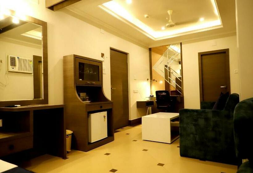Президентский Люкс, Avenue Plaza ! Serampore   Samrat Restaurant, N S Avenue
