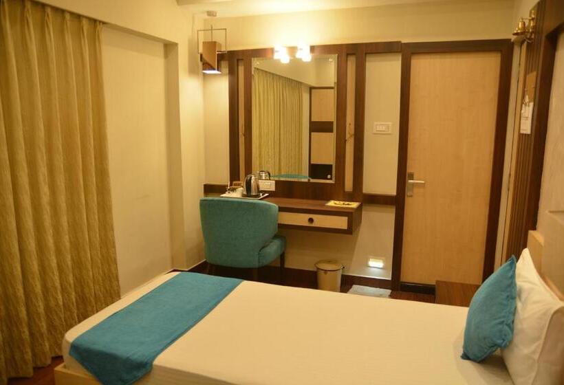 Номер Deluxe, Avenue Plaza ! Serampore   Samrat Restaurant, N S Avenue