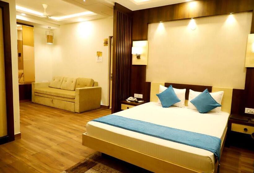 Президентский Люкс, Avenue Plaza ! Serampore   Samrat Restaurant, N S Avenue