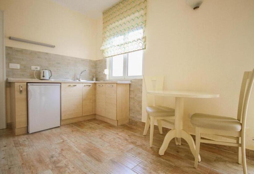 اتاق استاندارد چهار تخته با چشم‌انداز دریا, Apartaments Crown Silvia