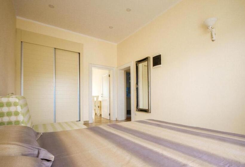 اتاق استاندارد سه نفره, Apartaments Crown Silvia