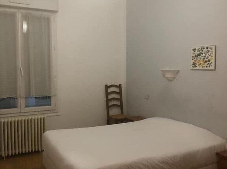 Номер Стандарт, Hôtel Des Couronnes Châteaudun