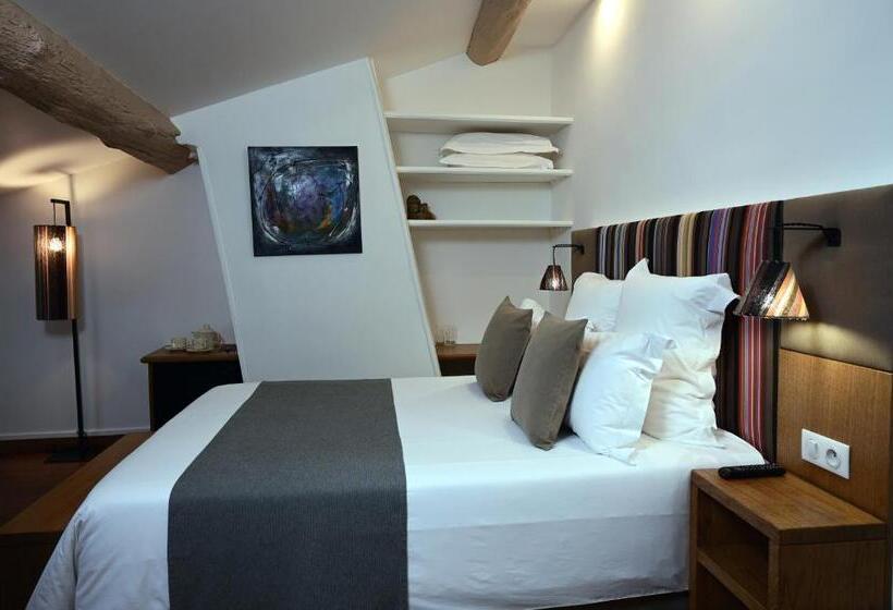 Habitació Àtic, L'hostalet