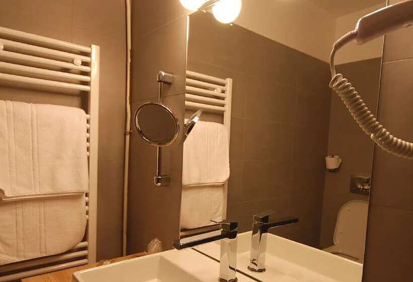 اتاق راحتی, Mon Hotel à Gap