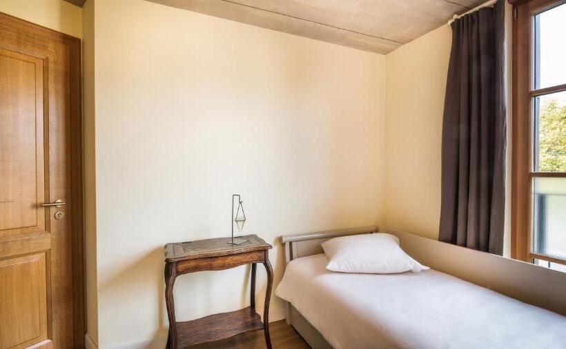 اتاق استاندارد یک نفره, Auberge Du Relais Postal