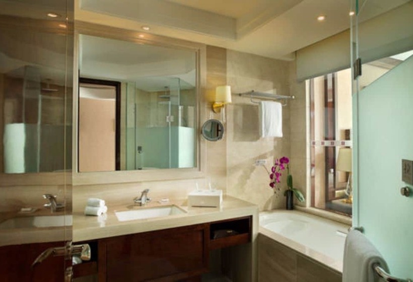 Family Suite, Slater International