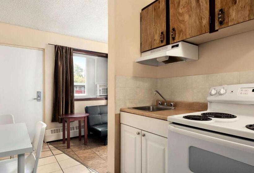 Студия Стандарт, Thriftlodge Edmonton