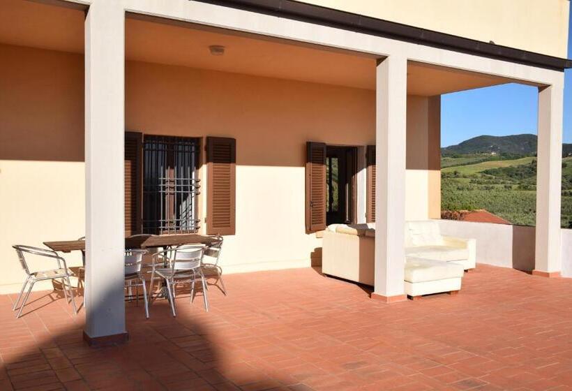 带1个卧室的带阳台的公寓, Agriturismo Ss Annunziata