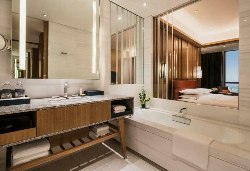 Club Room King Bed, Hyatt Regency Shanghai, Wujiaochang