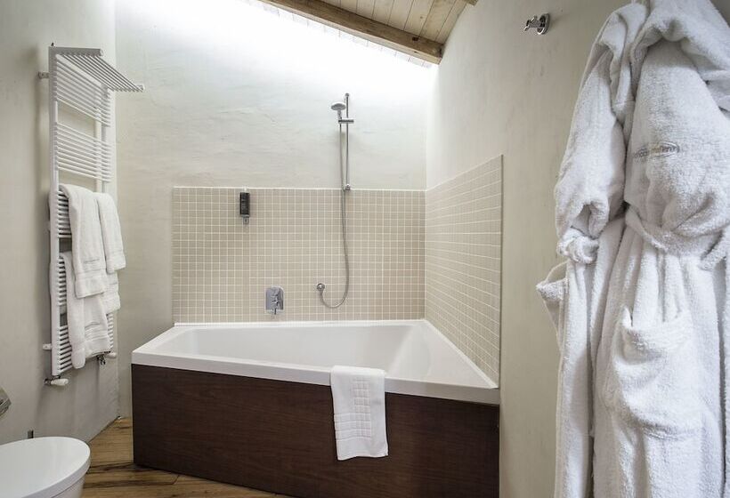 デラックススイート, Monaci Delle Terre Nere