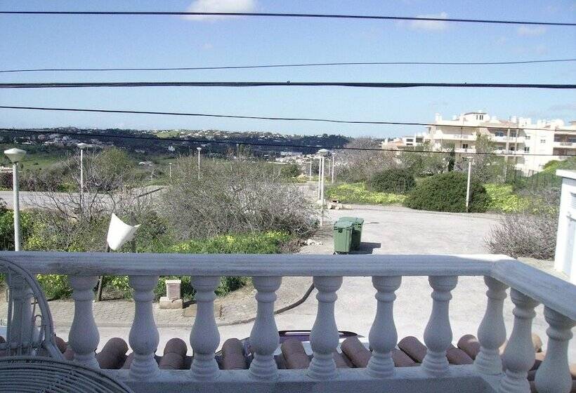 エコノミールーム, Ocean View Lagos