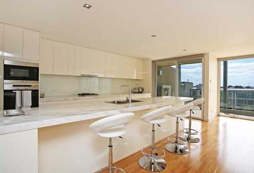 패밀리 아파트, Beachfront Resort Torquay