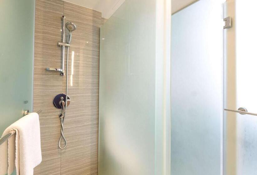 اتاق سوپریور با تخت بزرگ, Mercure Singapore Bugis