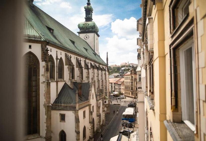 Номер Стандарт Четырехместный Совместный Санузел, Jacob Brno