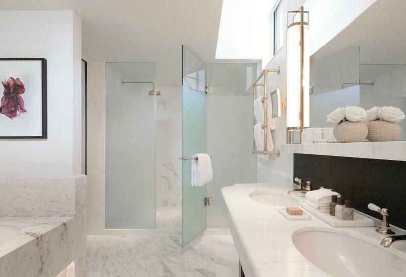Номер Deluxe Кровать Кинг, Four Seasons Hotel London At Tower Bridge