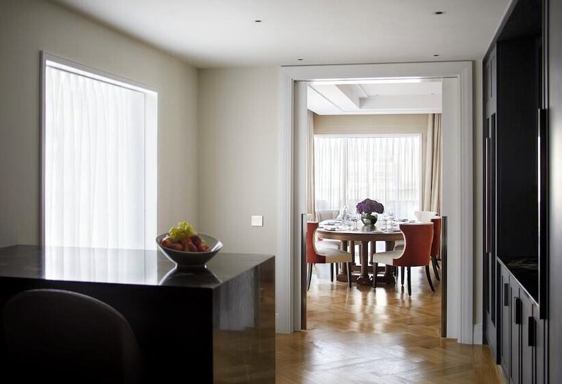 Королевский Люкс, Four Seasons Hotel London At Tower Bridge