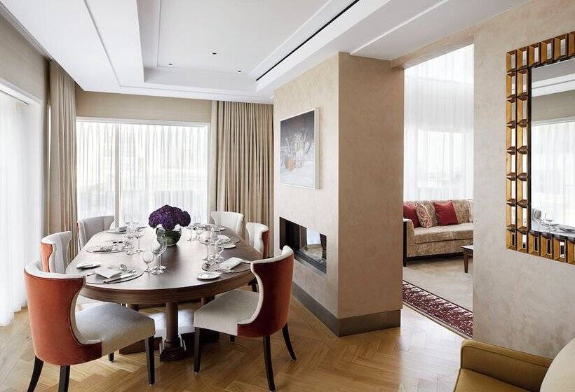 סוויטה מלכותית, Four Seasons Hotel London At Tower Bridge