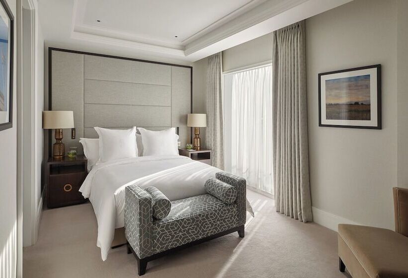 Номер Стандарт, Four Seasons Hotel London At Tower Bridge