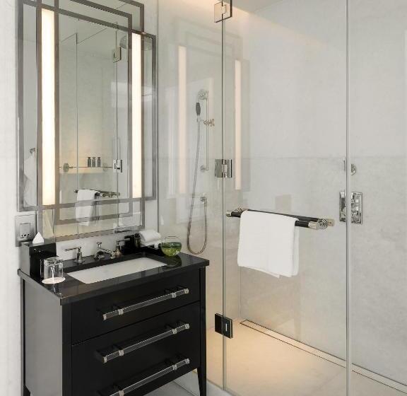 Номер Стандарт, Four Seasons Hotel London At Tower Bridge