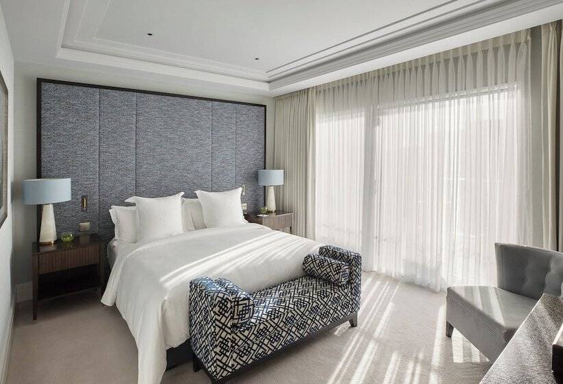 Номер Стандарт, Four Seasons Hotel London At Tower Bridge