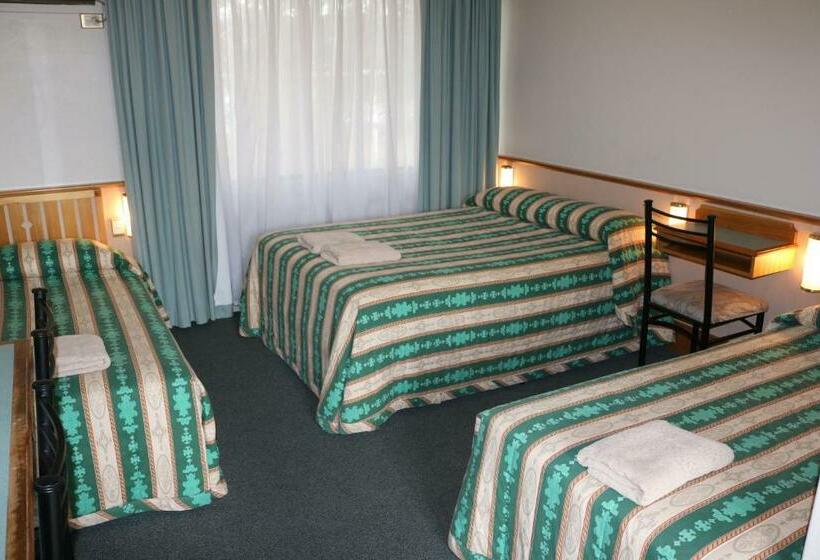 Семейный Номер, The Hermitage Motel