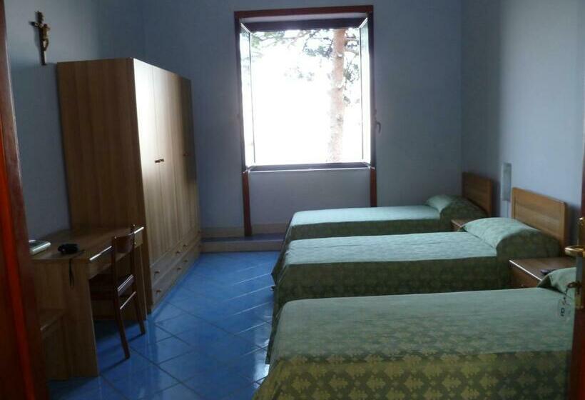 Номер Стандарт Трехместный, Ancelle Sorrento  Casa D Accoglienza