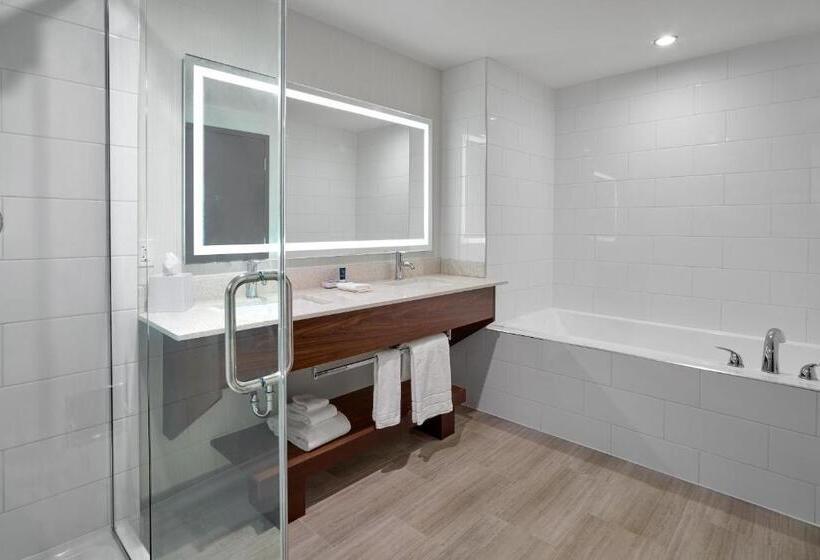 스위트 킹사이즈 침대, Four Points By Sheraton Sherwood Park