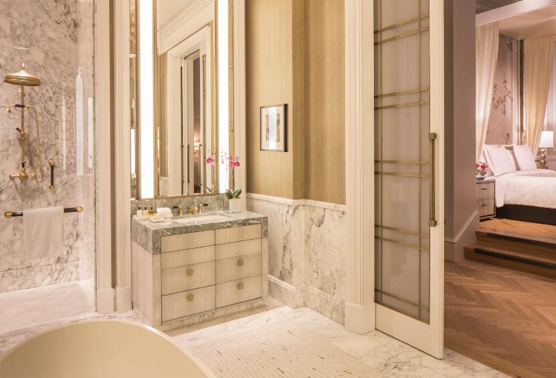 Люкс Кровать Кинг, Four Seasons Hotel London At Tower Bridge