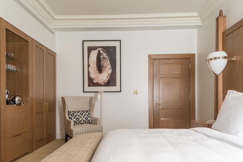 חדר דחוקס עם מיטת קינג, Four Seasons Hotel London At Tower Bridge