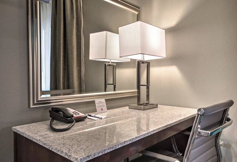 Люкс, Mainstay Suites Hobbs