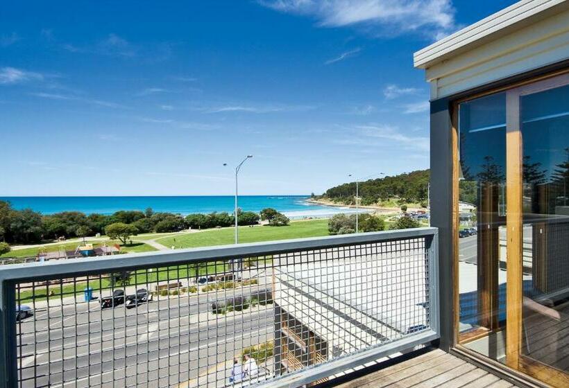 Апартаменты 3 Спальни Вид на Море, Lornebeach Apartments
