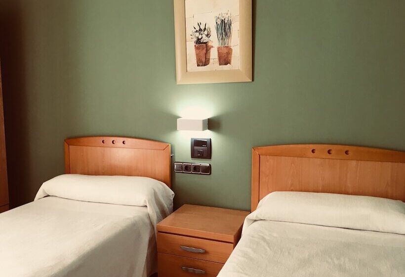 Номер Стандарт Трехместный, Hostal Meseguer