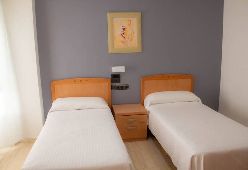 Номер Стандарт, Hostal Meseguer
