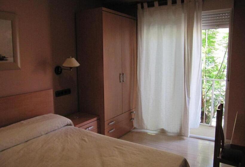 Номер Стандарт, Hostal Meseguer