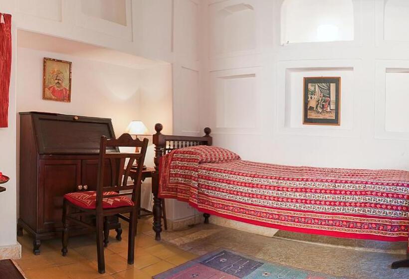 标准单人间, Neemrana Fortpalace
