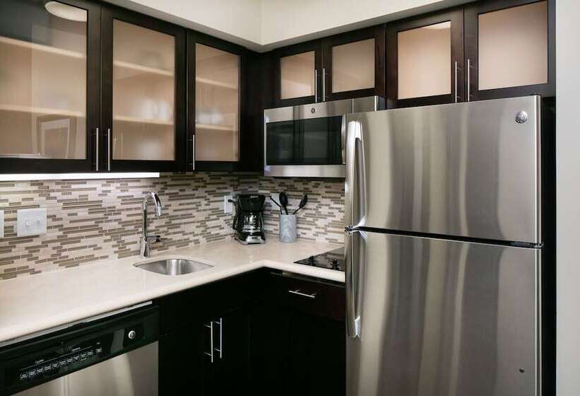 Люкс Адаптированный для Инвалидов, Staybridge Suites Des Moines Downtown, An Ihg