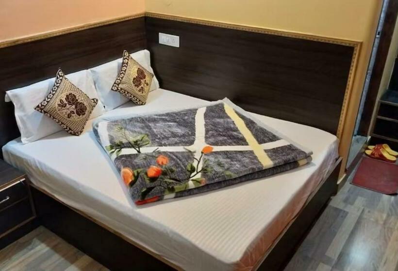 디럭스 4인 룸, Tirupati Regency Anandam