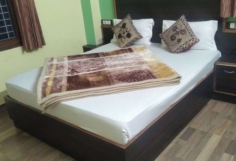 디럭스 4인 룸, Tirupati Regency Anandam