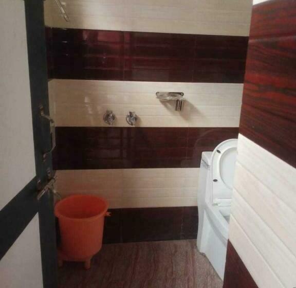 Трехместный Номер Классика, Oyo Bhavya Guest House