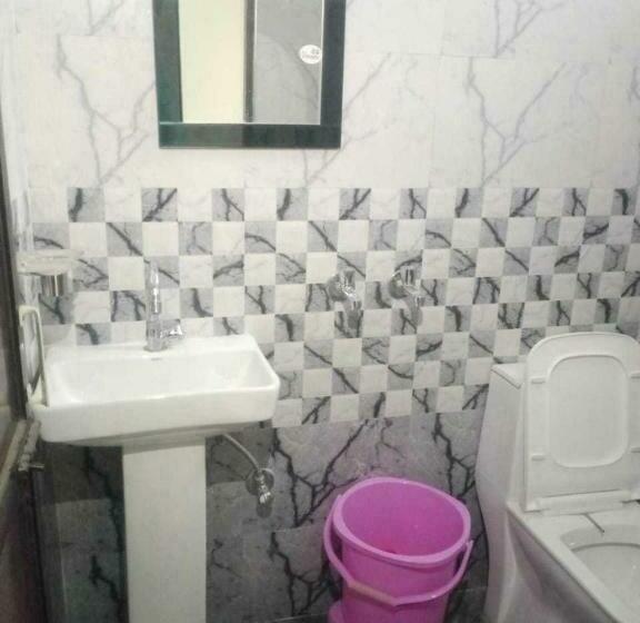 Трехместный Номер Классика, Oyo Bhavya Guest House