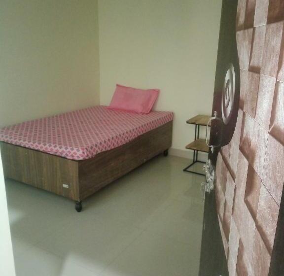 Трехместный Номер Классика, Oyo Bhavya Guest House