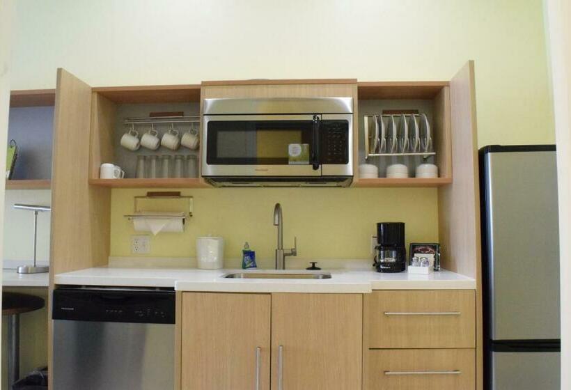 带大床的套房, Home2 Suites By Hilton Portland