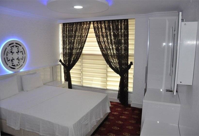 اتاق استاندارد سه نفره, Kar