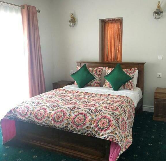 StandaardKamer, Little England By Celeste
