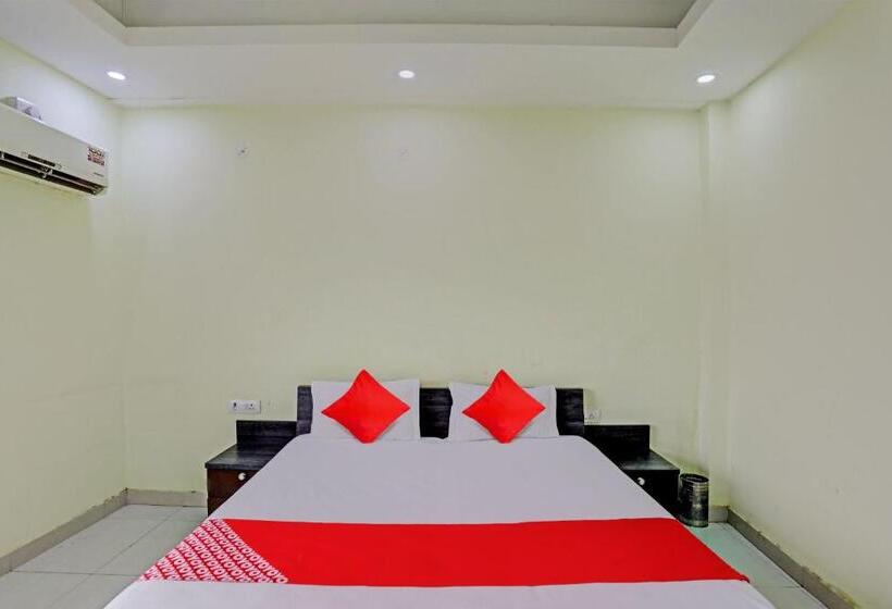 Трехместный Номер Классика, Oyo Flagship Shree Shyam Kripa Hotel And Restaurant