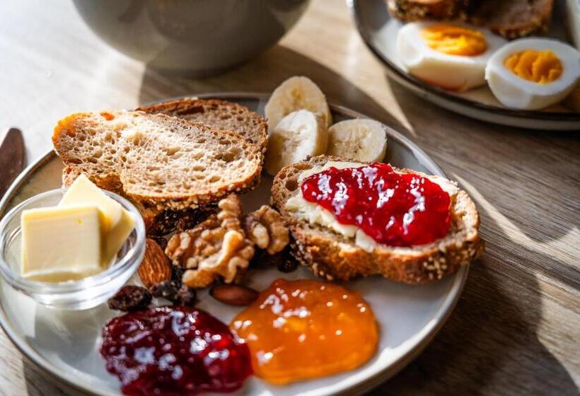 Номер Стандарт, Luny`s Bed And Breakfast Ruschein