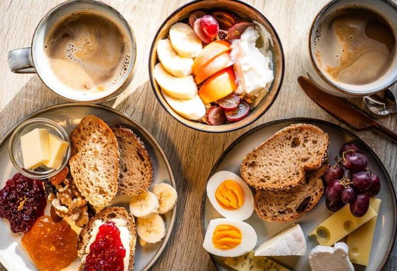 Номер Стандарт Вид на Горы, Luny`s Bed And Breakfast Ruschein