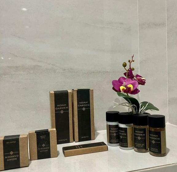 스탠다드 스튜디오 킹침대, Floral Boutique
